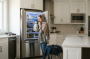 چرا یخچال خنک نمی‌کند؟ 10 علت رایج + راهکارهای کاربردی قبل از تماس با تعمیرکار